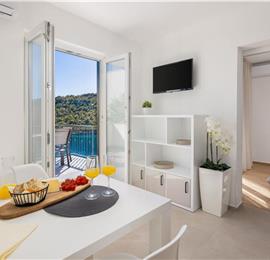 6 Bedroom Waterfront Villa with Pool in Uvala Ljubljeva near Trogir, Sleeps 12-13